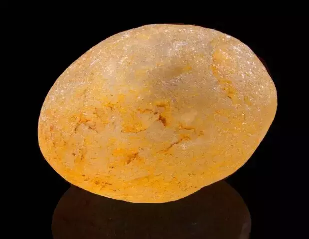 在戈壁滩上捡的石头，居然这么值钱？有些珍贵奇石，只在新疆出产