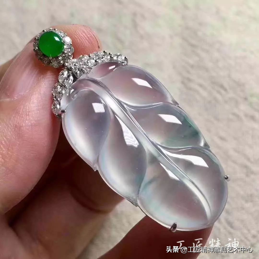 郭德纲的帝王绿翡翠戒指，为什么一拍全碎了？