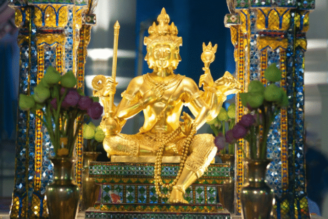 泰国玉佛寺的玉佛，真的是一整块的翡翠吗