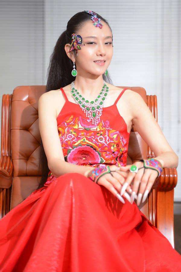 中国最会戴翡翠手镯的女人
