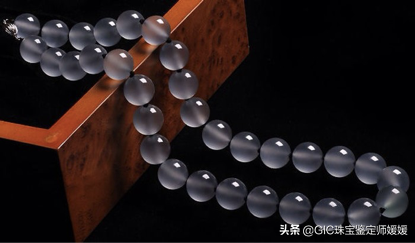 车珠子，原来翡翠珠链才是翡翠饰品里最贵的，曾经拍出过亿天价！