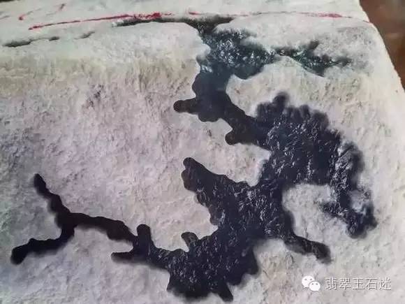300万的翡翠原石，开出价值上千万的高冰翡翠！