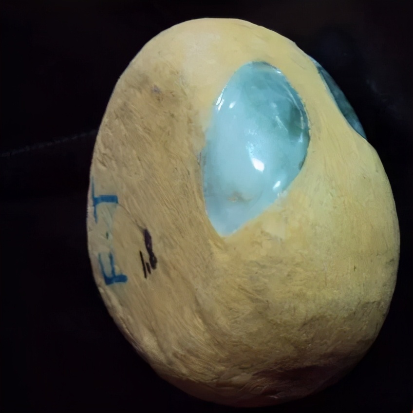 你了解翡翠原石的皮壳吗？