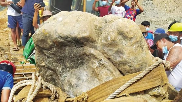 本月第二次！缅甸帕敢再发现巨型翡翠原石