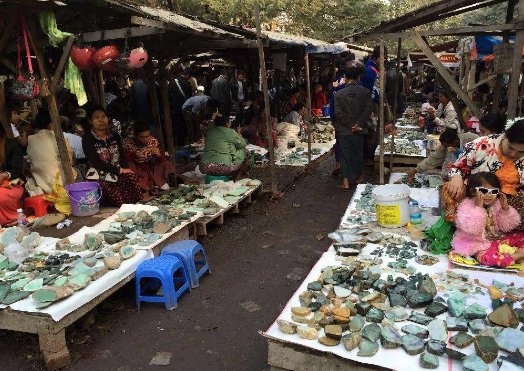 在贫民窟里进行百万交易，缅甸最大的玉石市场还有哪些神奇之处？