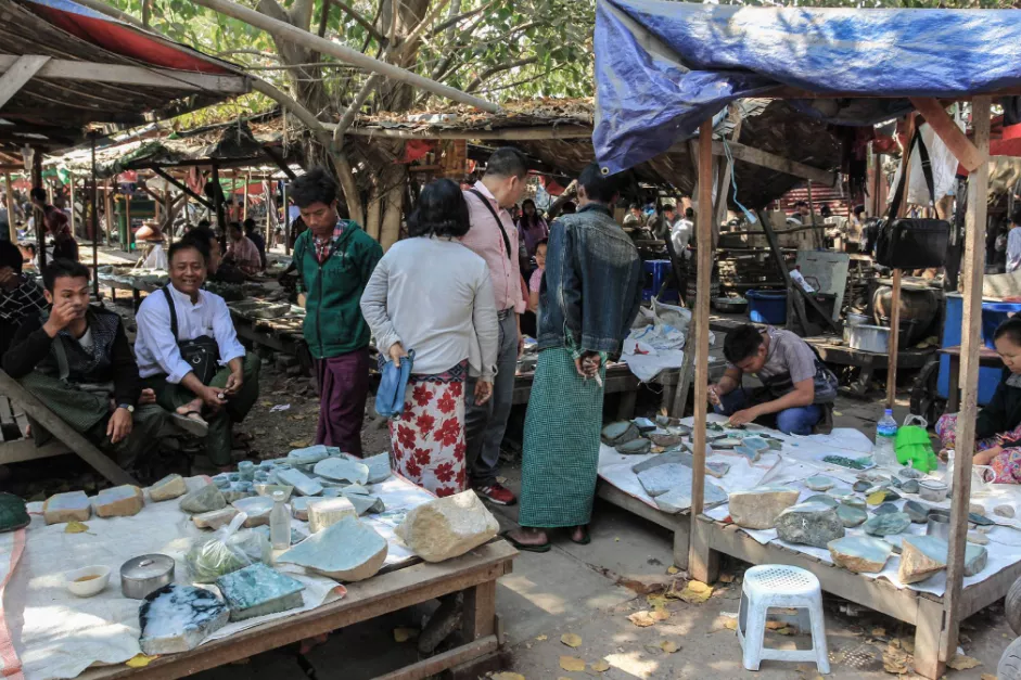 在贫民窟里进行百万交易，缅甸最大的玉石市场还有哪些神奇之处？