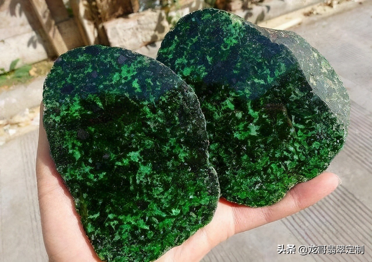 绿色在翡翠原石中的三种存在形态