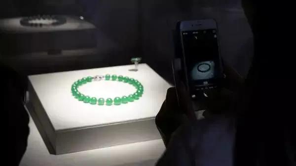车珠子，原来翡翠珠链才是翡翠饰品里最贵的，曾经拍出过亿天价