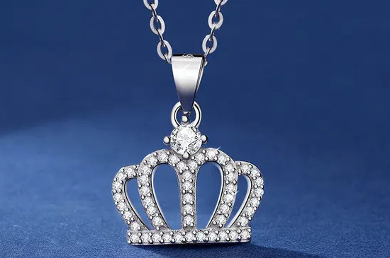 皇冠项链的寓意和象征  第3张