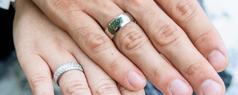 女生结婚戒指戴哪只手哪个手指  第1张