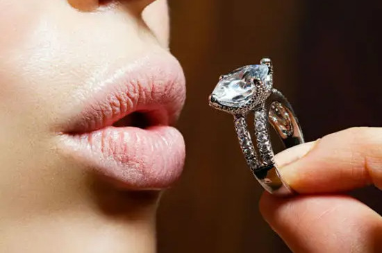 怎样鉴别钻石戒指的真假  第2张
