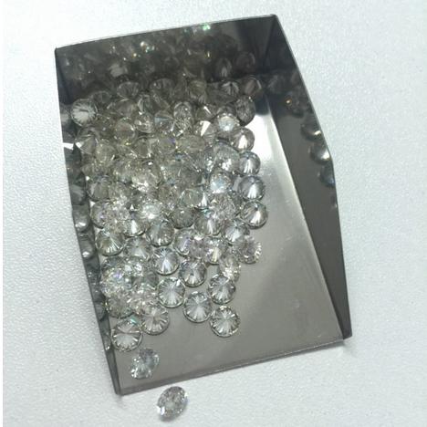 如何鉴别钻石真假「人造蓝宝石锆石是“均质”的“均质”的钻石代yong品」  第3张