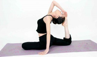 床上练瑜伽的基本动作 教你5个瑜伽动作让你身材不走样