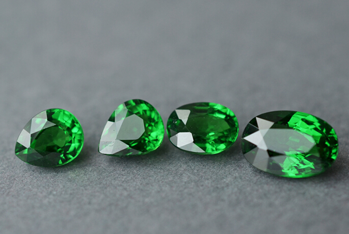 铬碧玺、祖母绿和沙弗莱石 如何区分这三种绿色宝石 