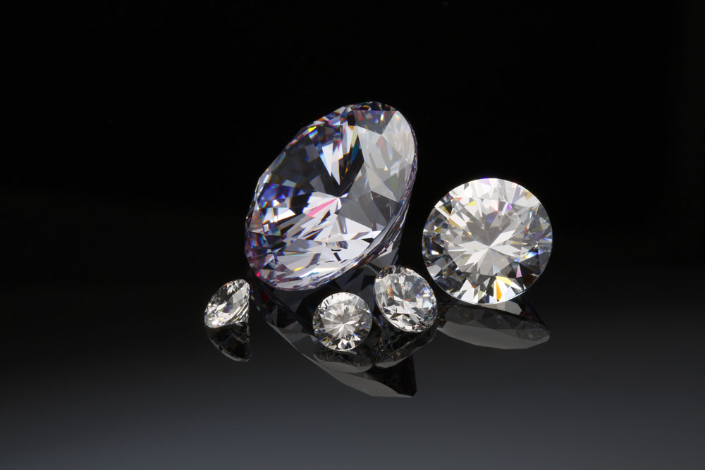 夏季想让钻石持久光彩夺目 应当如何正确保养呢 